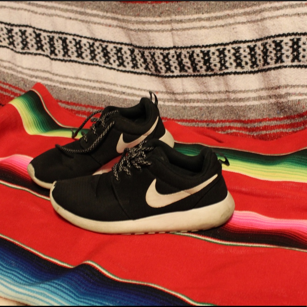Nike Black and White Roshe One